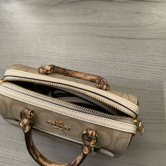 Coach mini Rowan crossbody with snakeskin print detailing! EUC - Picture 4 of 4